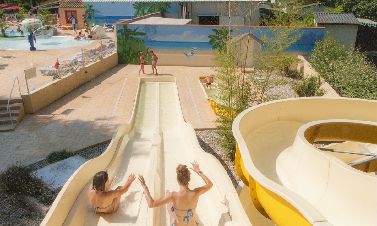 Camping-Domaine-de-Gaujac-glijbaan Camping-Domaine-de-Gaujac-glijbaan