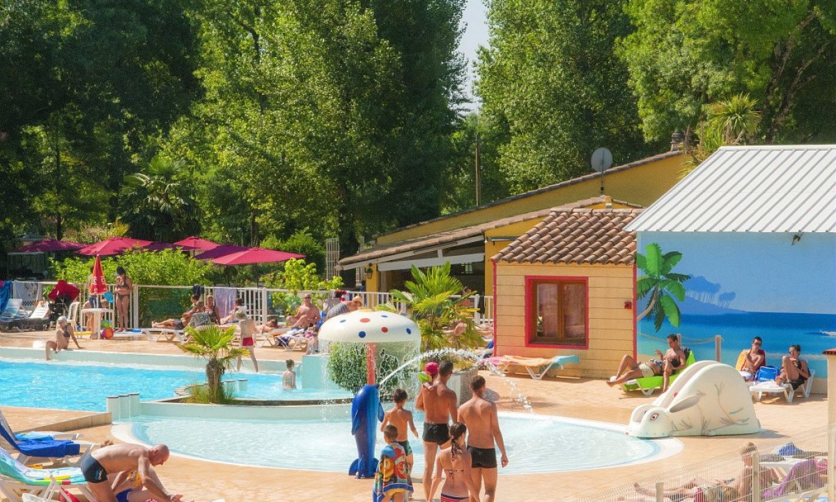 Camping-Domaine-de-Gaujac-zwembad Camping-Domaine-de-Gaujac-zwembad