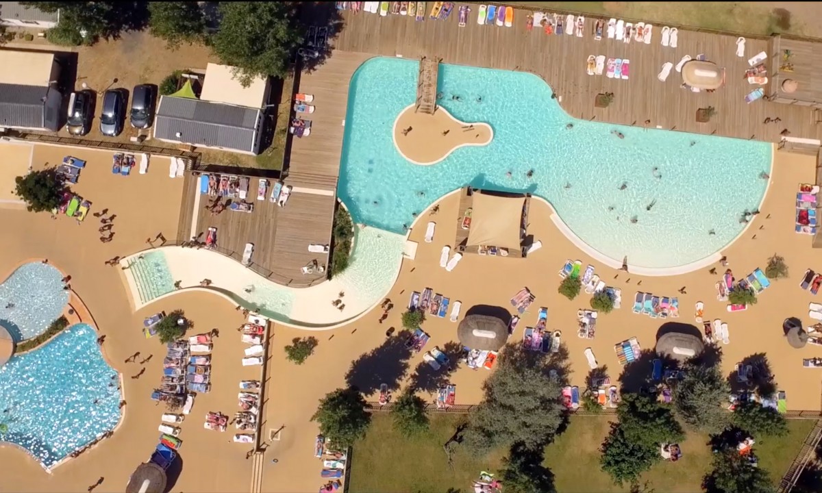 Camping-Le-Méditerranée-Plage-zwembad-overzicht Camping-Le-Méditerranée-Plage-zwembad-overzicht