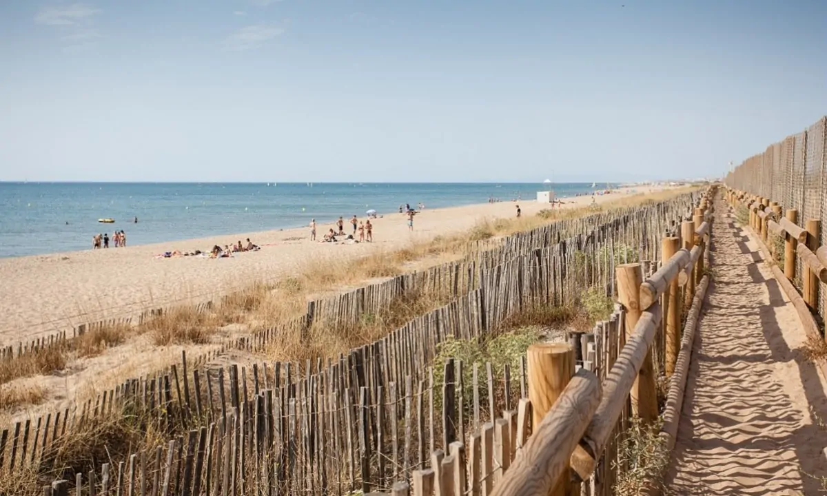 Camping-La-Plage-et-le-Bord-de-mer-pad Camping-La-Plage-et-le-Bord-de-mer-pad