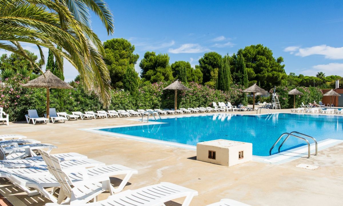 Camping-Les-Tropiques-ligbedden Camping-Les-Tropiques-ligbedden