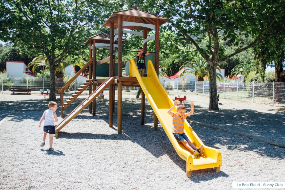 Camping-Le-Bois-Fleuri-speeltuin Camping-Le-Bois-Fleuri-speeltuin