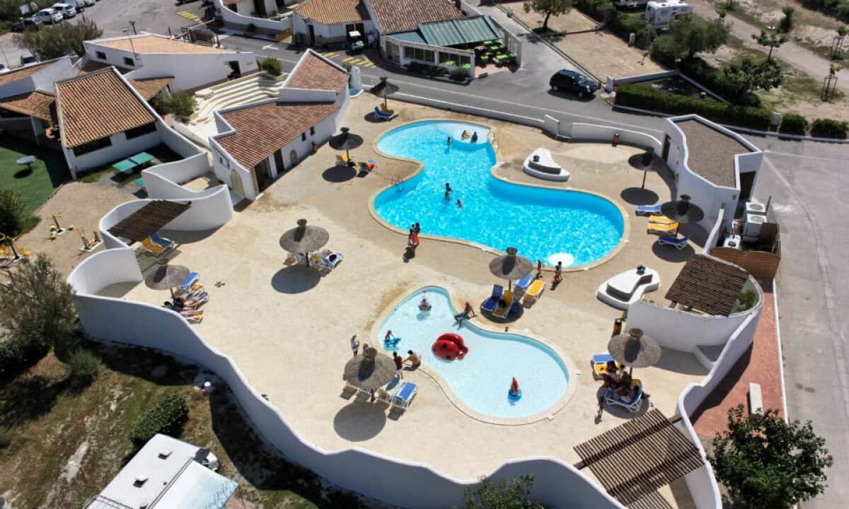 Camping-Le-Clos-du-Rhone-zwembad-overzicht Camping-Le-Clos-du-Rhone-zwembad-overzicht