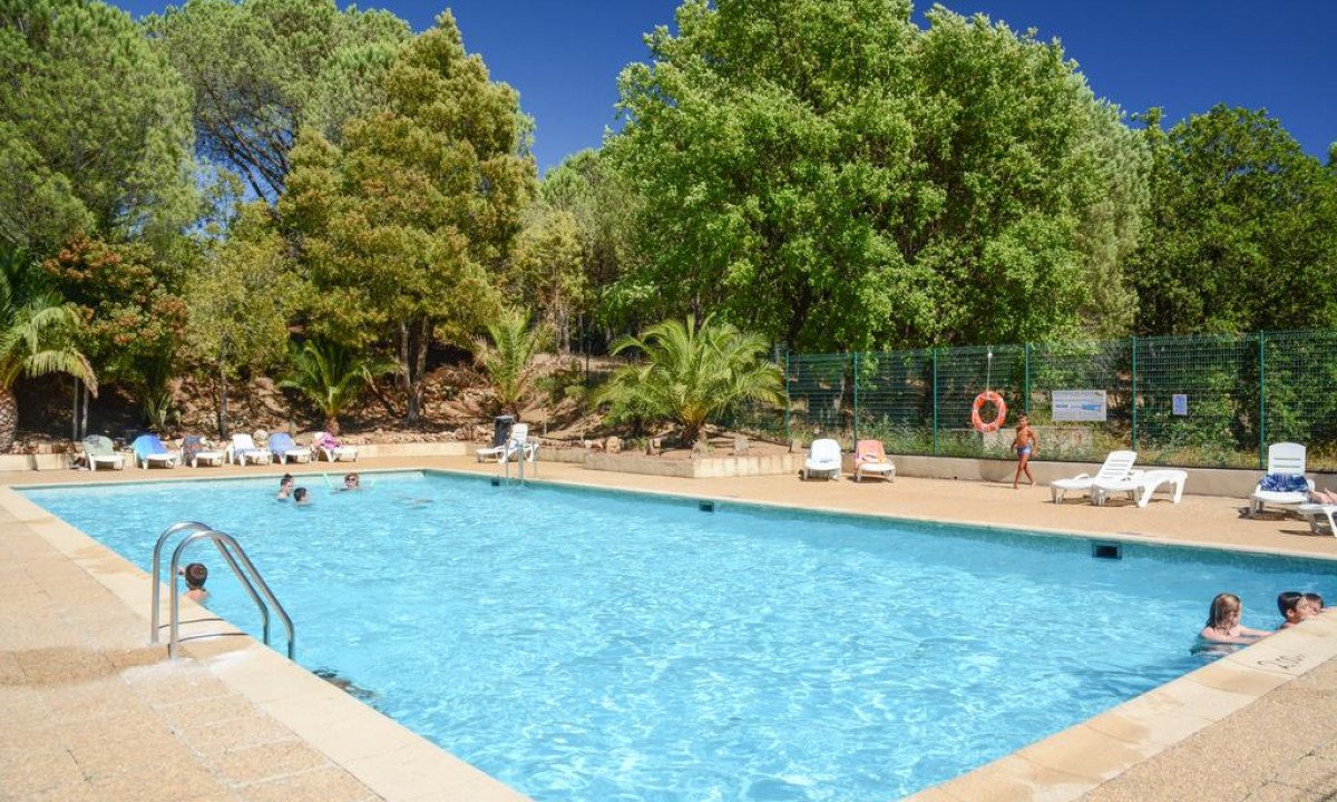 Camping-Le-Domaine-de-Verdagne-zwembad Camping-Le-Domaine-de-Verdagne-zwembad