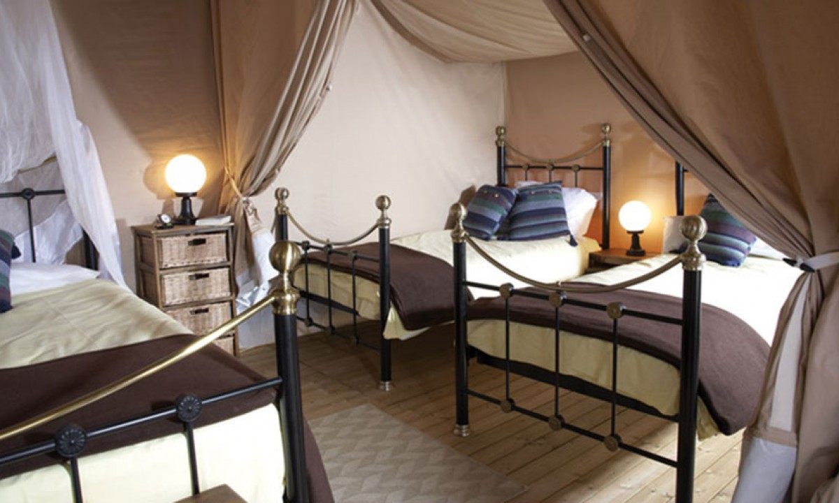 Camping-La-Baume-La-Palmeraie-safaritent-2 Camping-La-Baume-La-Palmeraie-safaritent-2