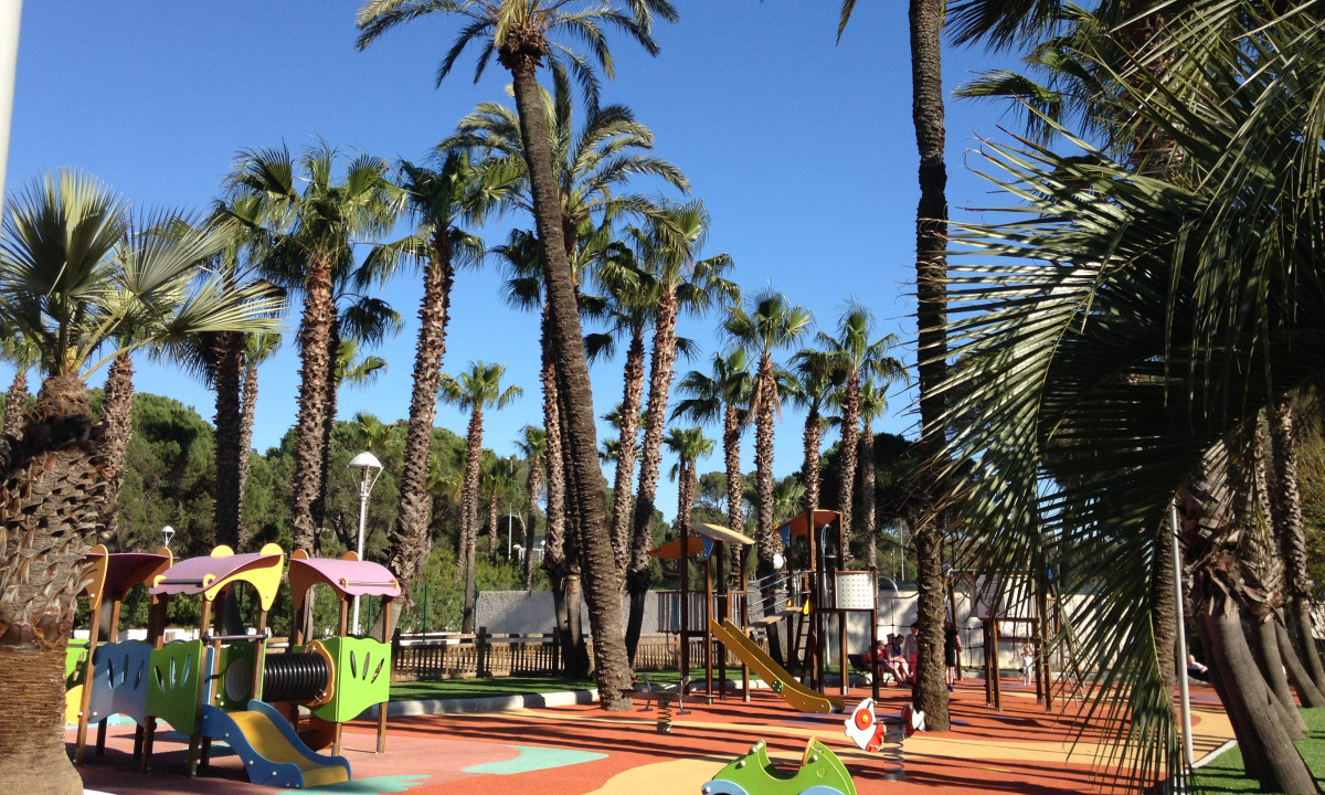 Camping-La-Baume-La-Palmeraie-speeltuin Camping-La-Baume-La-Palmeraie-speeltuin
