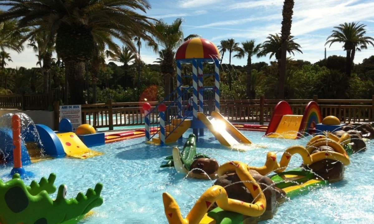 Camping-La-Baume-La-Palmeraie-waterspeeltuin Camping-La-Baume-La-Palmeraie-waterspeeltuin