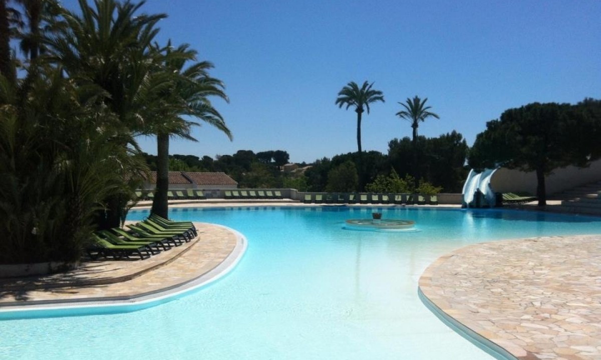 Camping-La-Baume-La-Palmeraie-zwembad Camping-La-Baume-La-Palmeraie-zwembad