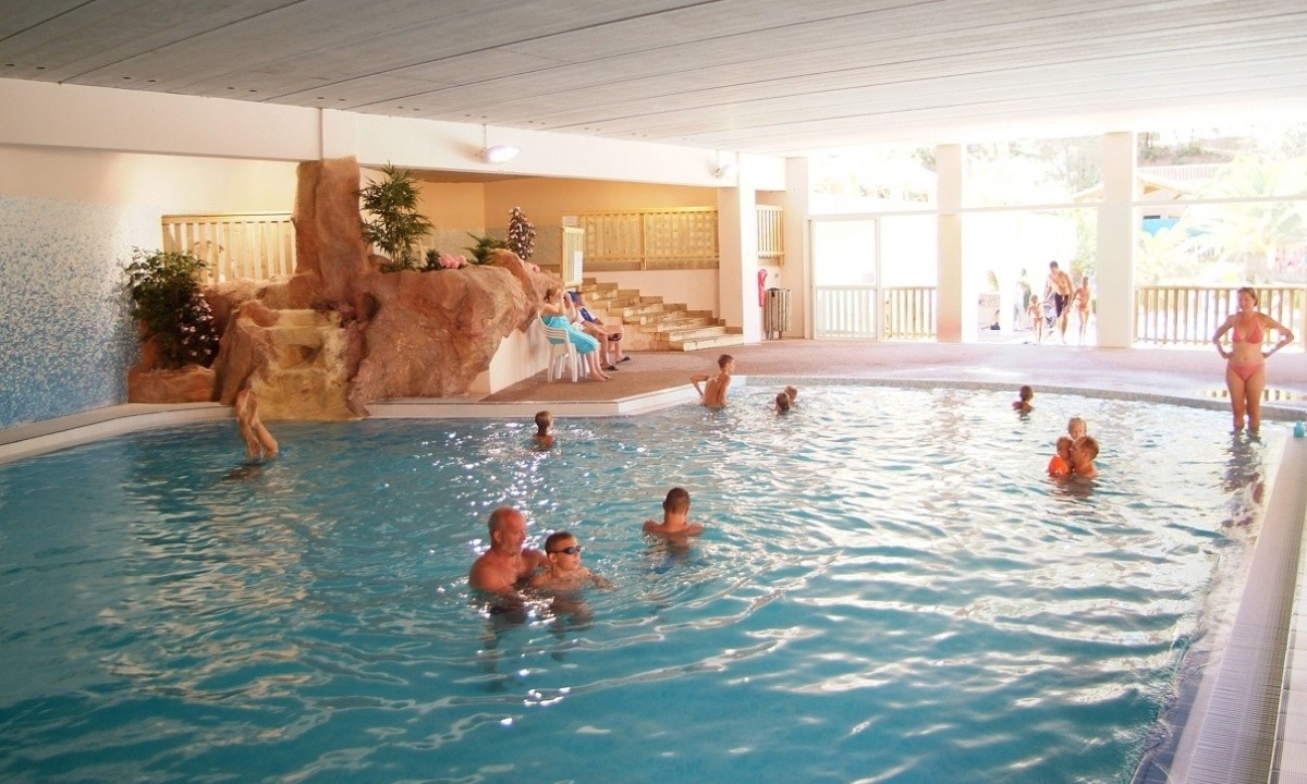 Camping-Holiday-Green-overdektbad Camping-Holiday-Green-overdektbad