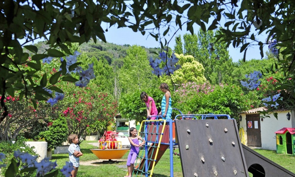 Camping-Le-Saint-Louis-speeltuin Camping-Le-Saint-Louis-speeltuin