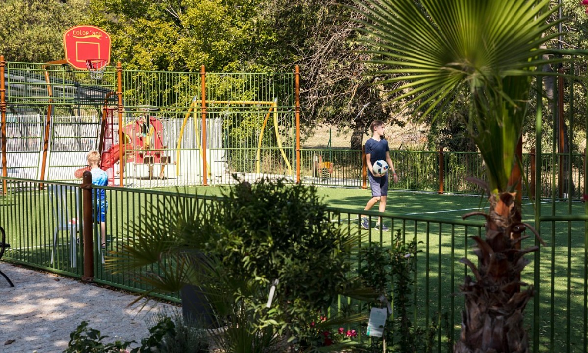 Camping-Le-Saint-Louis-sportveld Camping-Le-Saint-Louis-sportveld