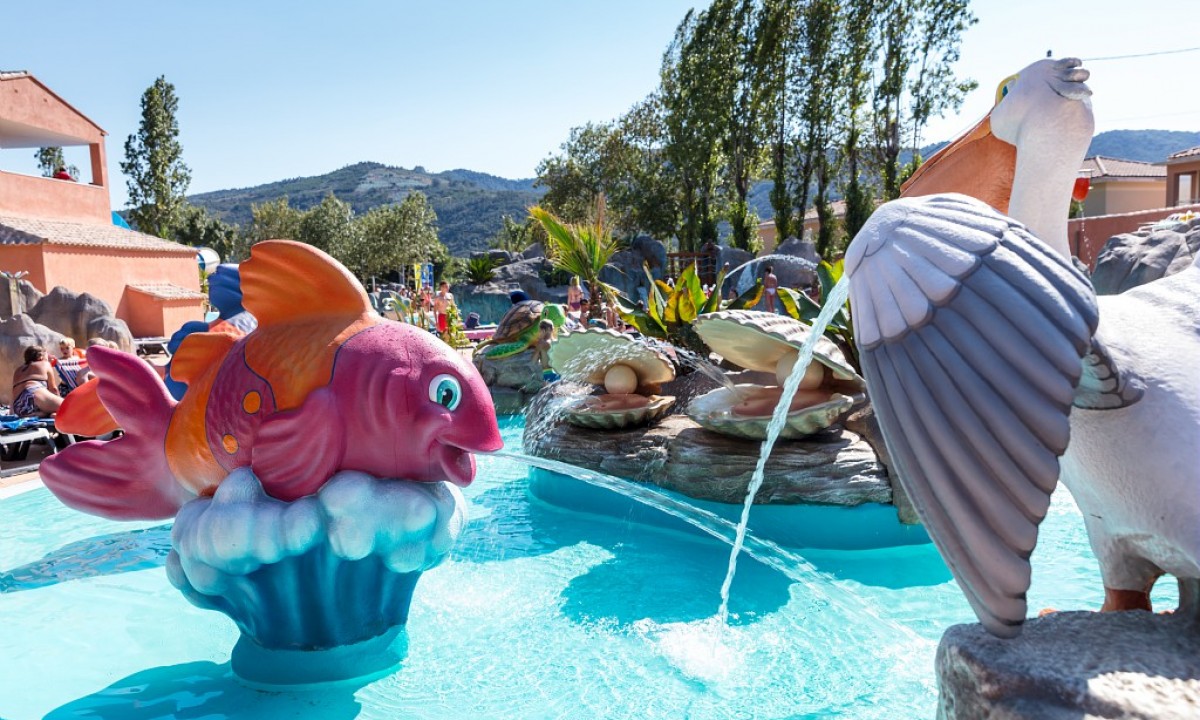 Camping-Le-Saint-Louis-waterspeeltuin Camping-Le-Saint-Louis-waterspeeltuin