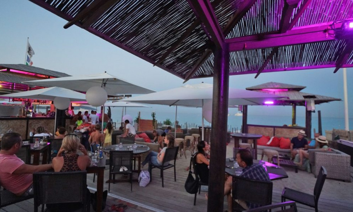 Camping-Kon-Tiki-strandbar Camping-Kon-Tiki-strandbar