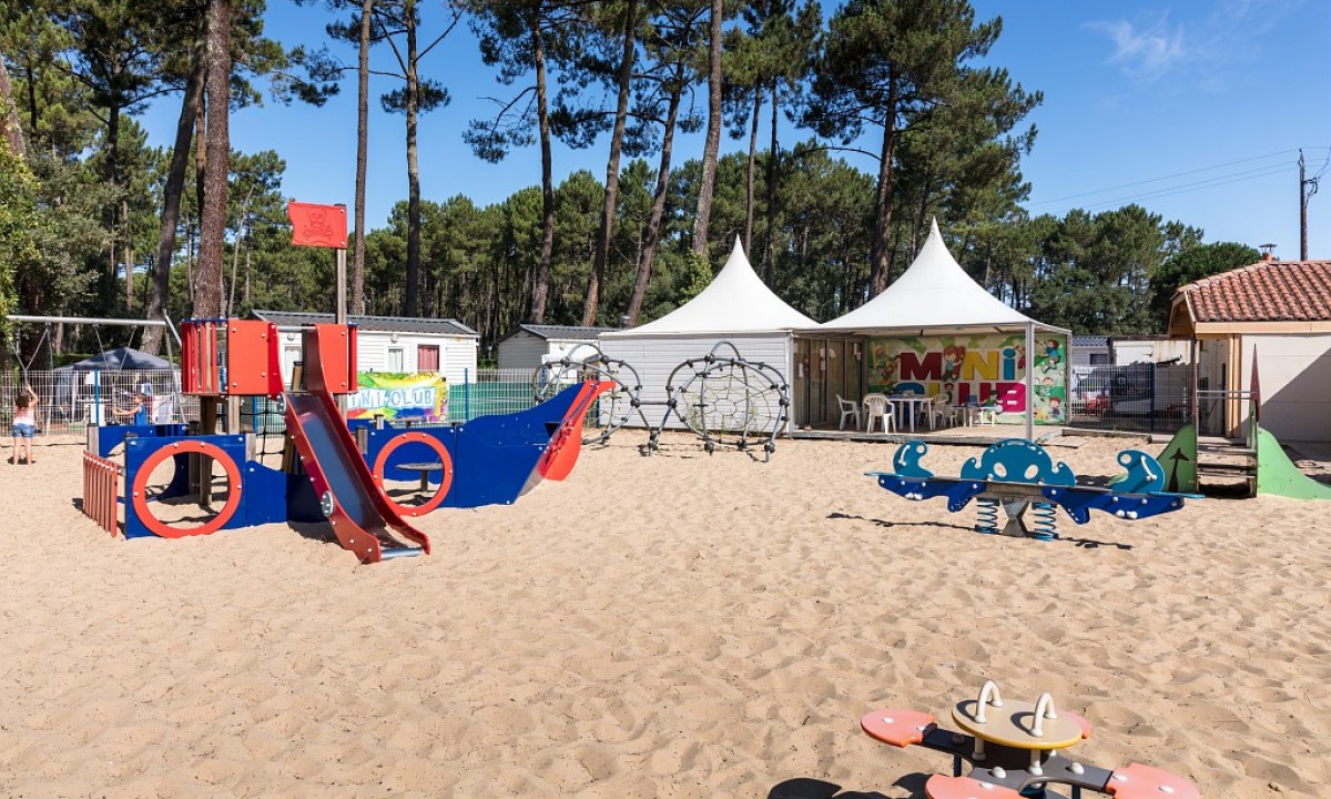 Camping-Lou-Pignada-Messanges-speeltuin-2 Camping-Lou-Pignada-Messanges-speeltuin-2