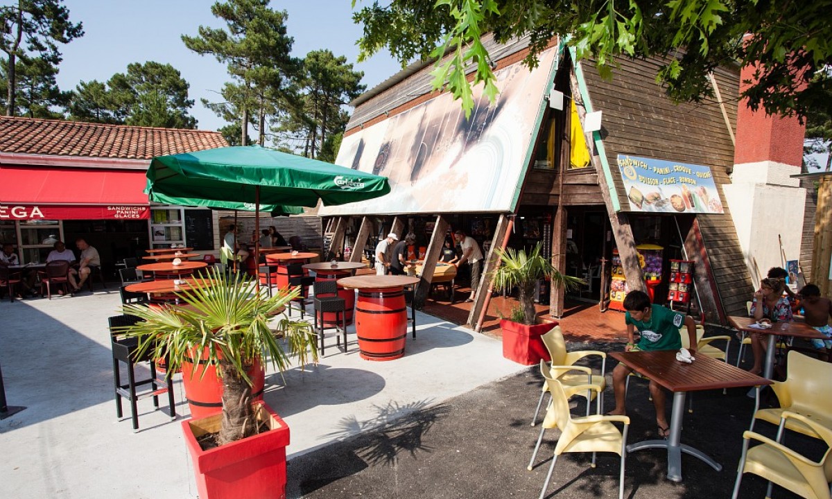 Camping-Les-Embruns-Lège-Cap-Ferret-terras Camping-Les-Embruns-Lège-Cap-Ferret-terras
