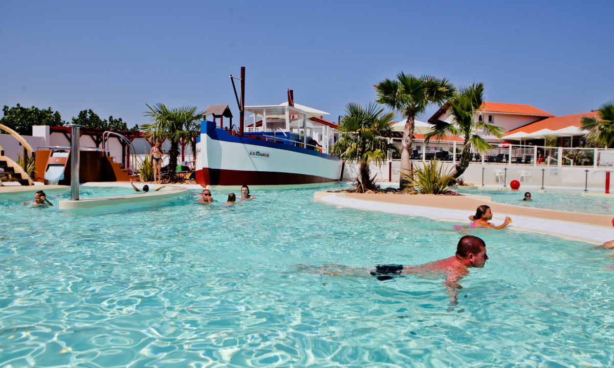 Camping-Ur-Onéa-zwembad Camping-Ur-Onéa-zwembad