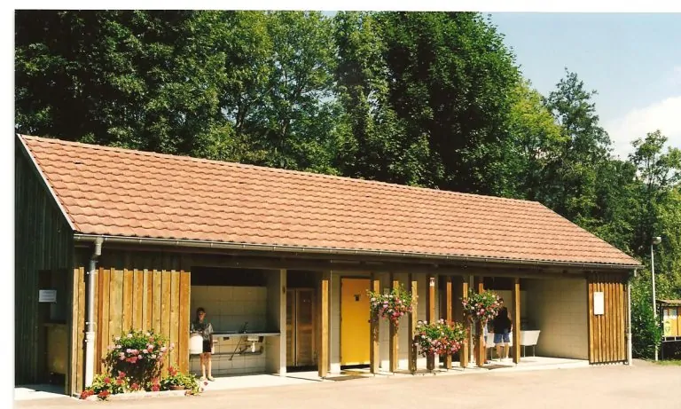 Camping Les amis de la nature sanitairgebouw 768x461