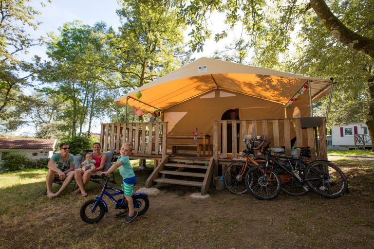 Camping Chateau le Verdoyer Safaritenten 768x512