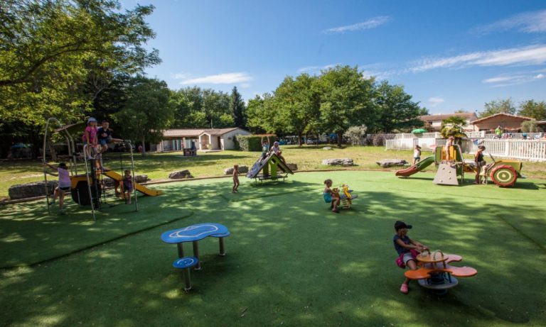 Camping La Grand Terre speeltuin 768x461