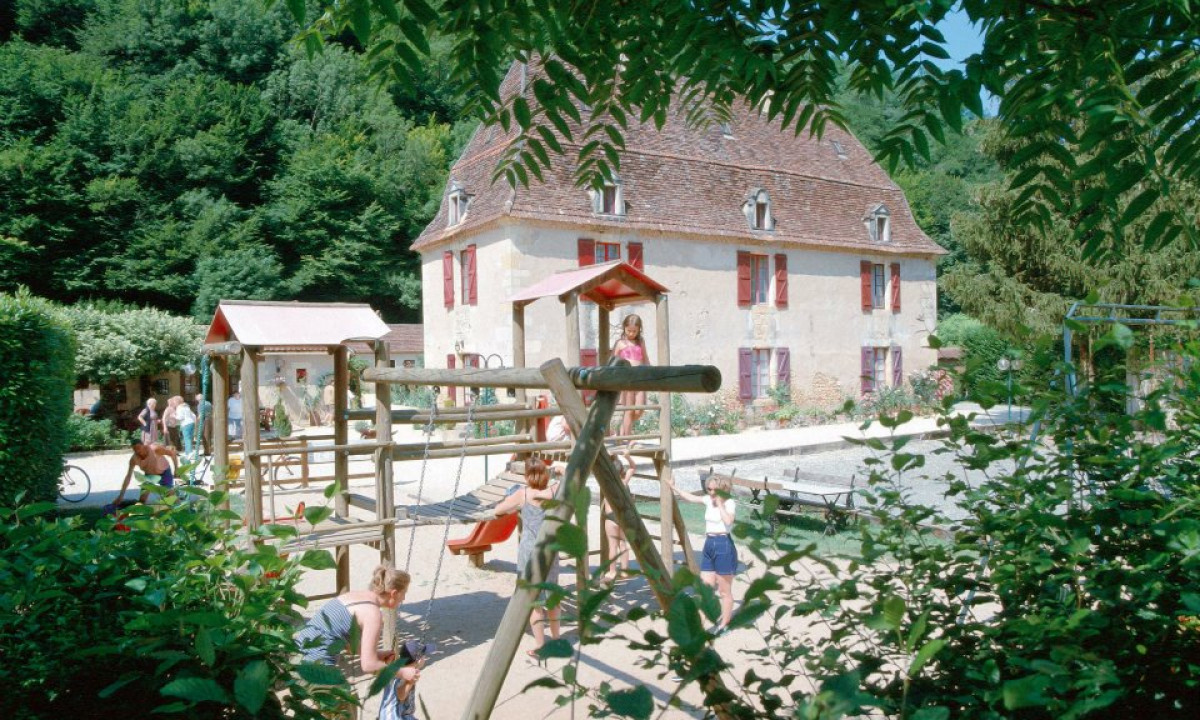 Camping La Riviere in les Eyzies de Tayac, Nouvelle-Aquitaine, France - Photo 2