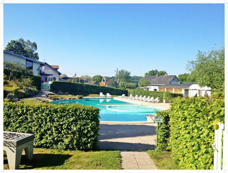 Camping Lac de Bouzey zwembad 768x582