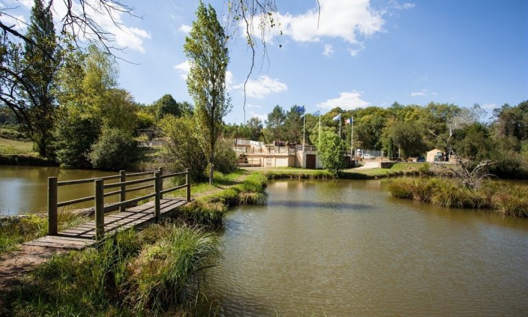 Camping Le Val d Ussel meer 768x461
