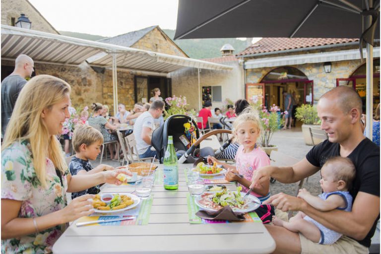 Camping Val de Cantobre restaurant 768x512