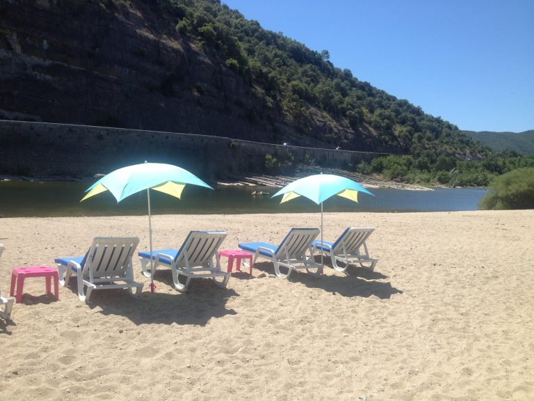 Camping le Riviera Ardeche strand 768x576