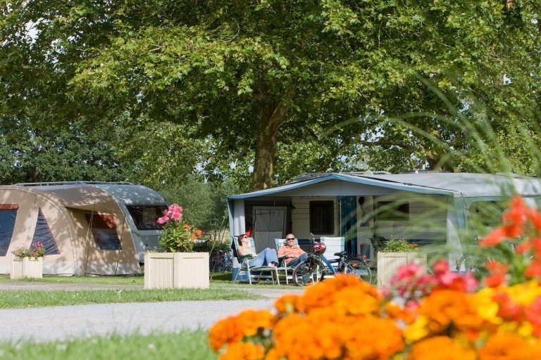 Camping Chateau de Lez Eaux staanplaatsen 768x512