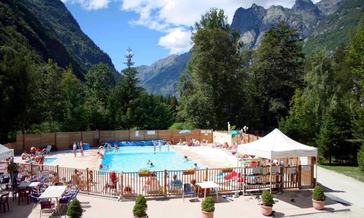 Camping Château de Rochetaillée in Le Bourg-d'Oisans, Auvergne-Rhône-Alpes, France photo 4