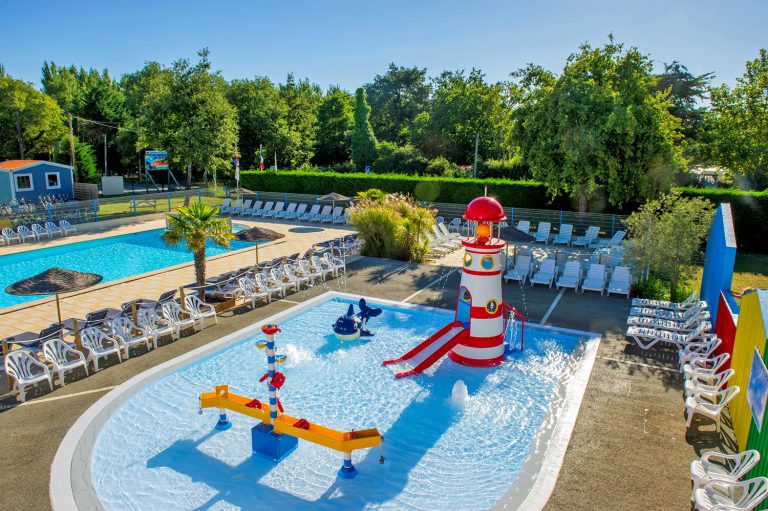 Camping Domaine d Oléron zwembadoverzicht 768x511