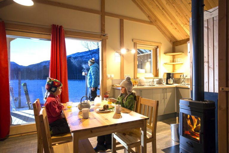 Camping Huttopia Bozel en Vanoise chalet wintercamping 768x512