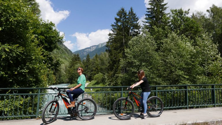 Camping Huttopia Bozel en Vanoise fietsverhuur 768x432