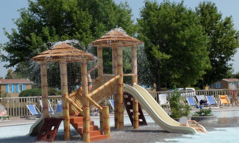 Camping L Ile des Papes waterspeeltuin 2 768x461