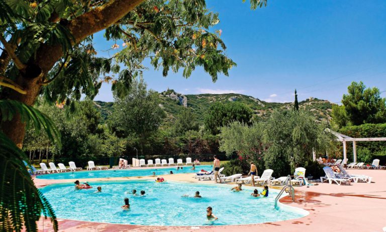 Camping L Ile des Papes zwembad 768x461