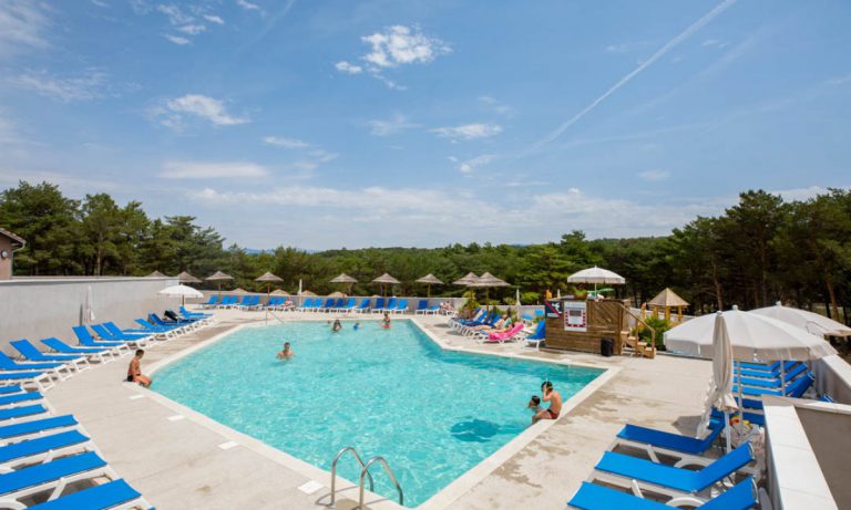 Camping La Farigoulette zwembad 768x461