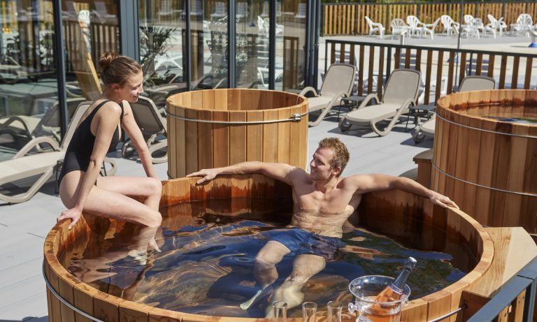 Camping La Nublière hottub 768x461