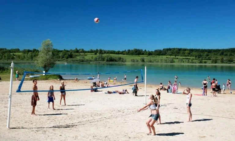 Camping Le Fayolan strandvolleybal 768x461