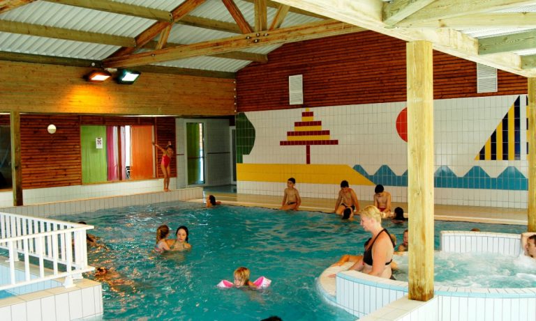 Camping Le Patisseau binnenbad 768x461