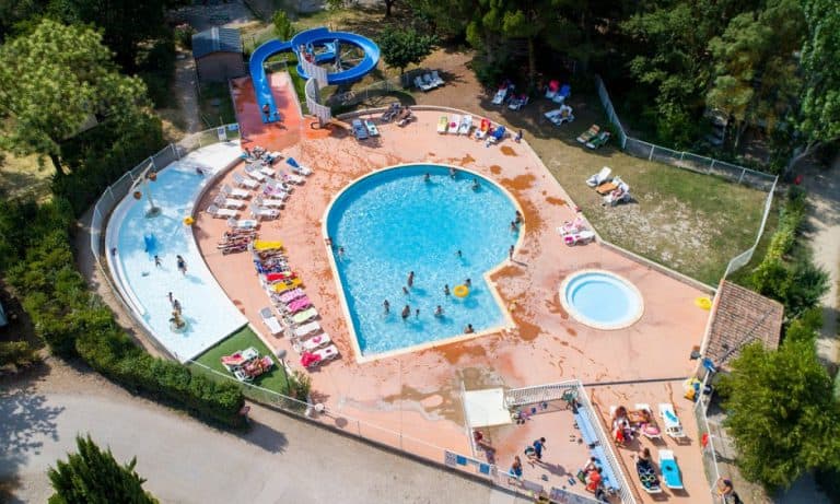 Camping Le Val de Durance zwembad overzicht 768x461