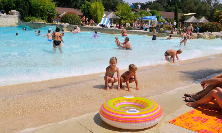 Camping Les Alicourts Resort kinderbad 768x461