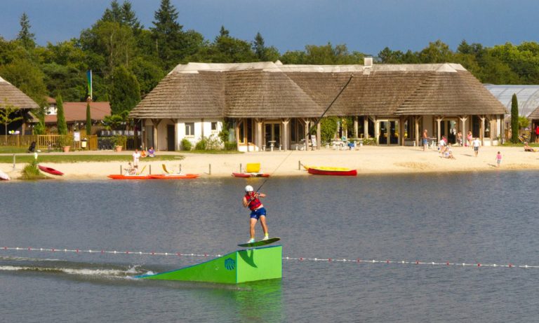 Camping Les Alicourts Resort waterski 768x461