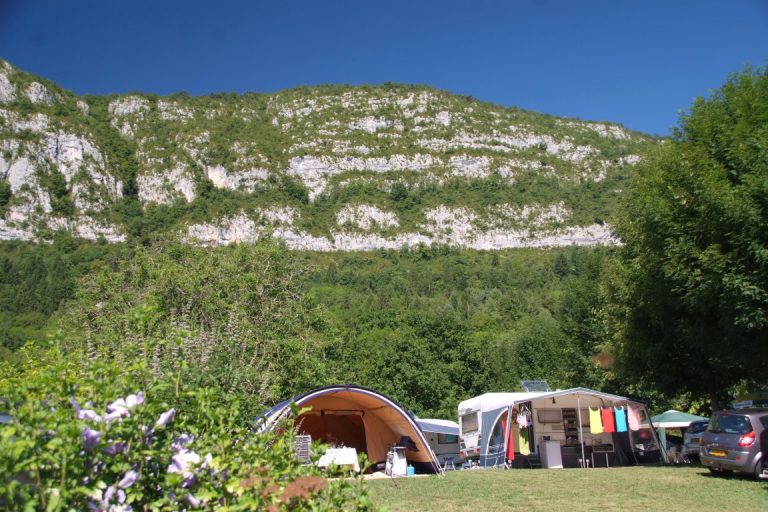 Camping Les Fontaines Lathuile staanplaatsen 768x512