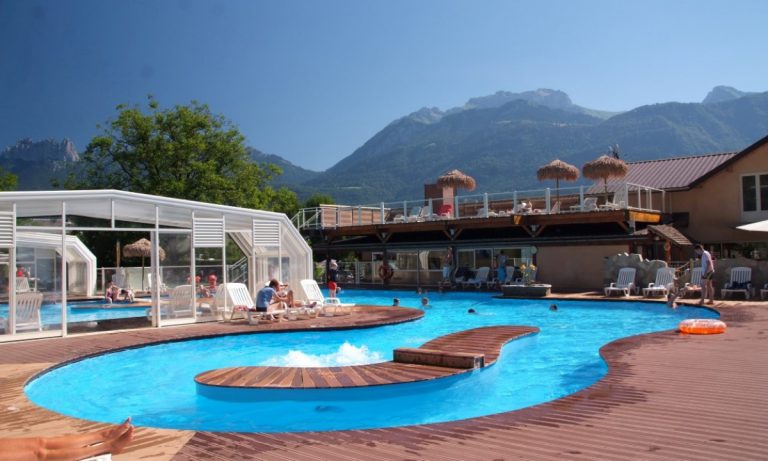 Camping Les Fontaines Lathuile zwembad 2 768x461