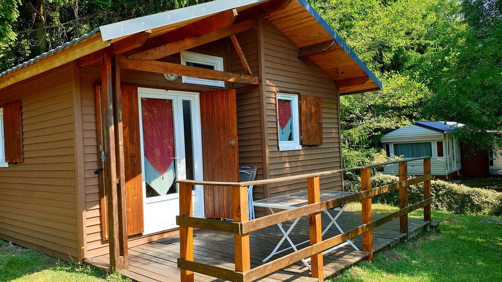 Camping Bois de Gravière in Besse-et-Saint-Anastaise photo 4