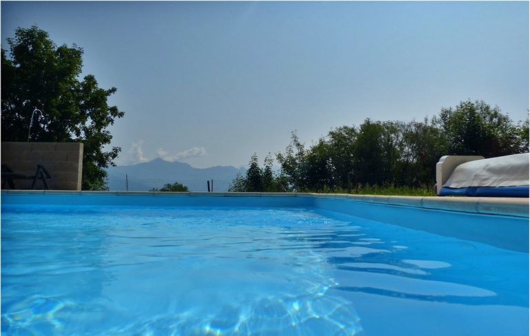 Camping Caravaneige du Col zwembad 768x488