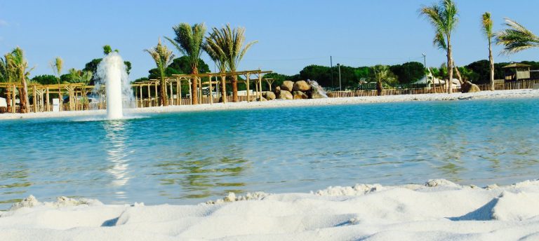 Camping Domaine de la Dragonnière lagune 768x344