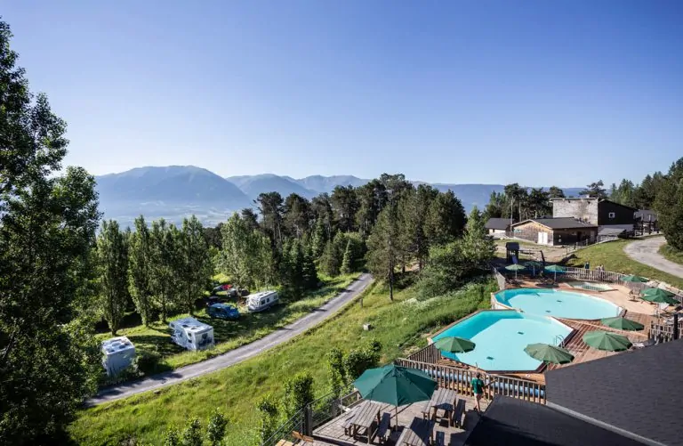 Camping Huttopia Font Romeu ligging 768x501