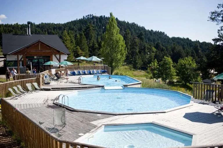 Camping Huttopia Font Romeu zwembad 768x511