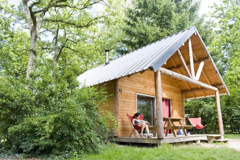 Camping Huttopia Rambouillet chalets huren parijs 768x511